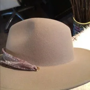 Wyeth by Todd Magill | Accessories | Final Sale Rare Wyeth  display picture 3